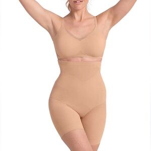 Honeylove
SuperPower High Compression Breathable
Sculpt Shorts
$89.00 Sz L Sand